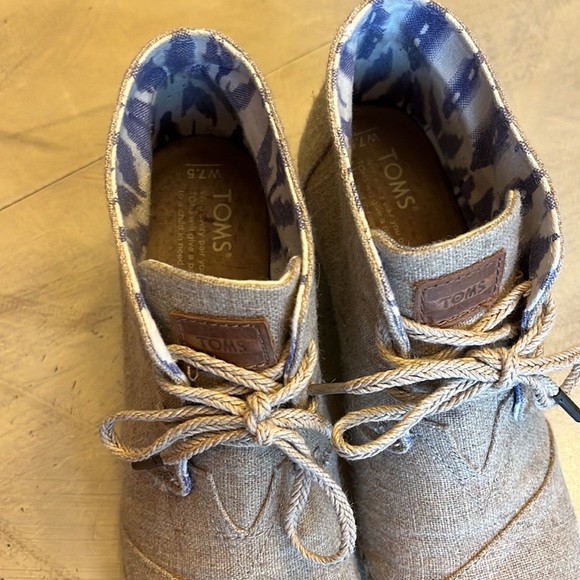 Womens Toms Tan Canvas Lace Up Wedge Size 7.5 US - Picture 2 of 6